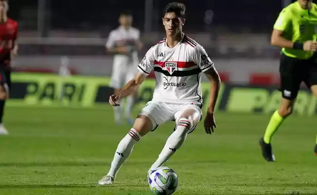 rodriguinho em acao pelo sao paulo contra o athletico 1 64742