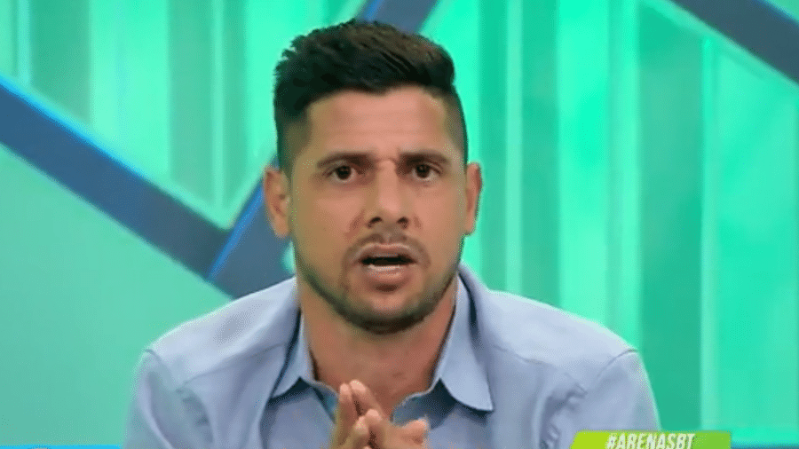 Cicinho ataca de vidente para São Paulo x Botafogo