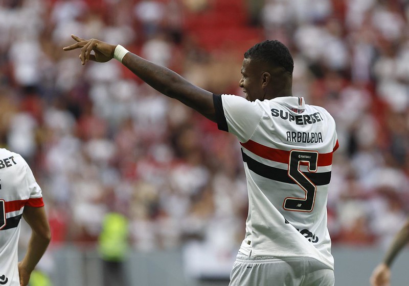 Arboleda é o jogador mais usado no Brasileirão 2024 por Zubeldía