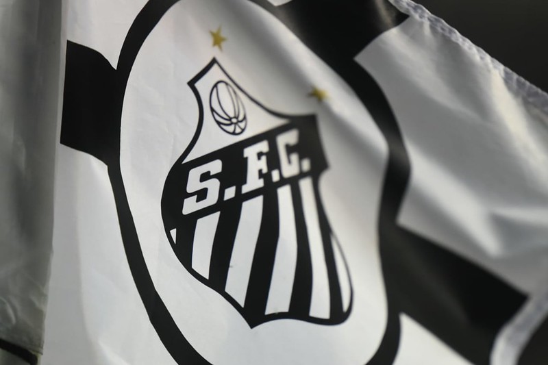 Santos vence corrida acirrada por promessa que chamou atenção em vídeos na internet