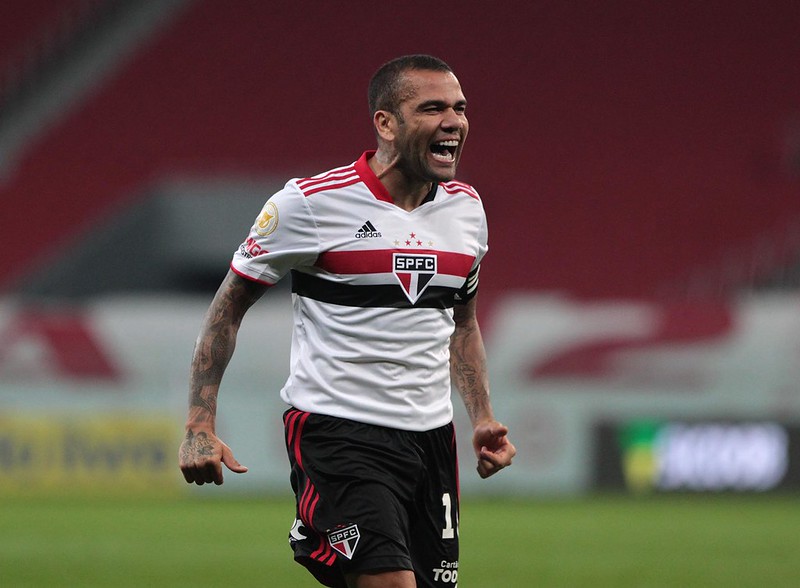 Daniel Alves celebrou vitória na Justiça e recebimento de R$ 17 milhões