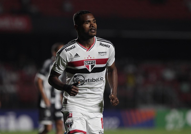 Nikão não espera a temporada acabar e avisa São Paulo onde quer jogar