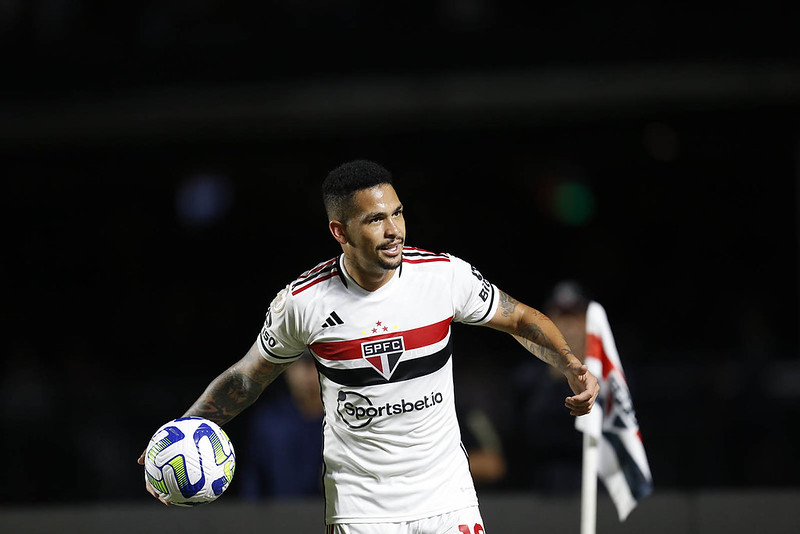 Rival do São Paulo está cheio de dinheiro e declara interesse em Luciano