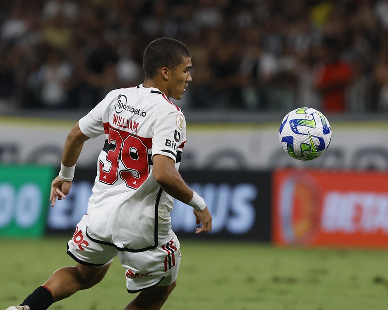 Alvinegro aparece como primeiro interessado em tirar William Gomes do São Paulo