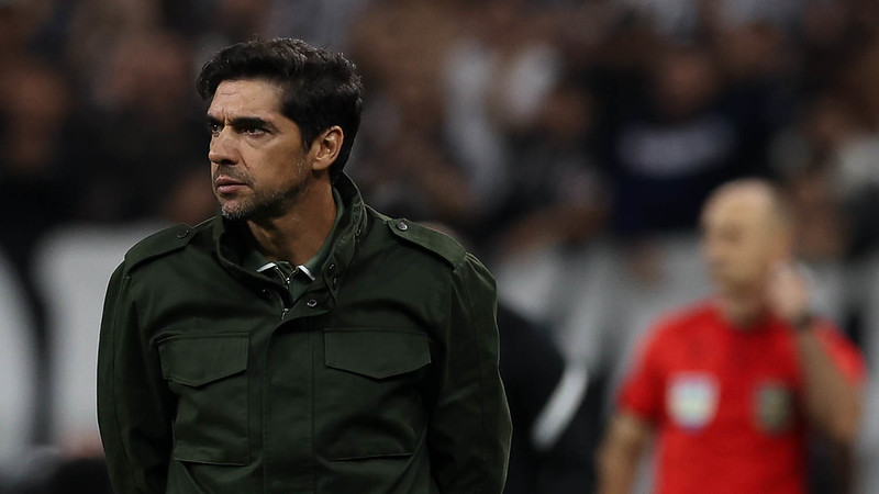 Abel descarta 6 jogadores até então considerados importantes pro Palmeiras