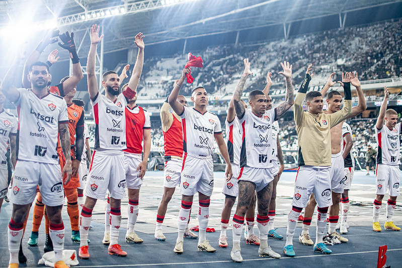 Vitória ativa o modo Black Friday e quer levar 5 jogadores do São Paulo
