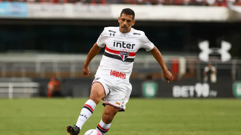 Diego Souza pendurou as chuteiras e agora tem o emprego dos sonhos