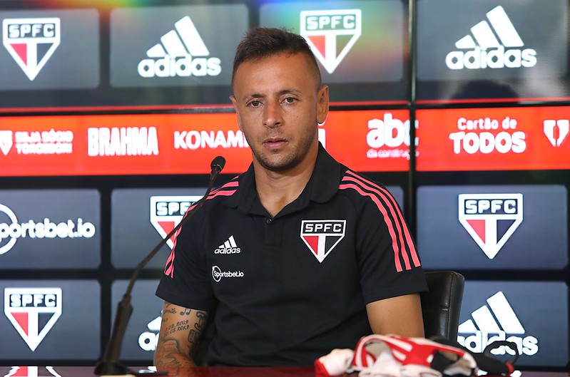Rafinha não reagiu bem a atitude pessoal de Zubeldía