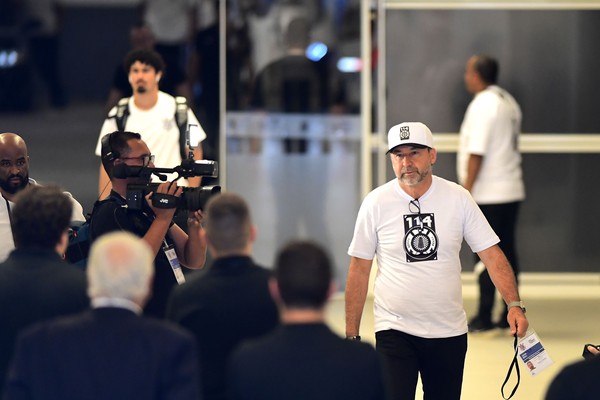 Augusto Melo recebe notificação de última hora sobre impeachment no Corinthians