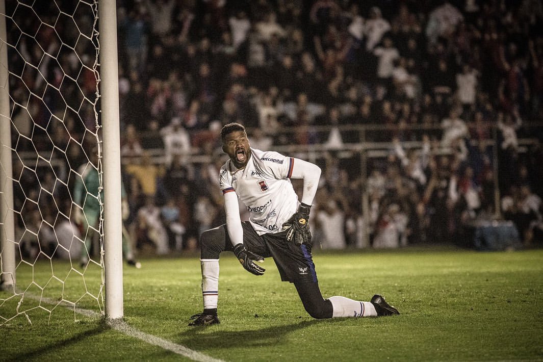 Aos 40 anos, goleiro Felipe fechou contrato para jogar em time de Luxemburgo