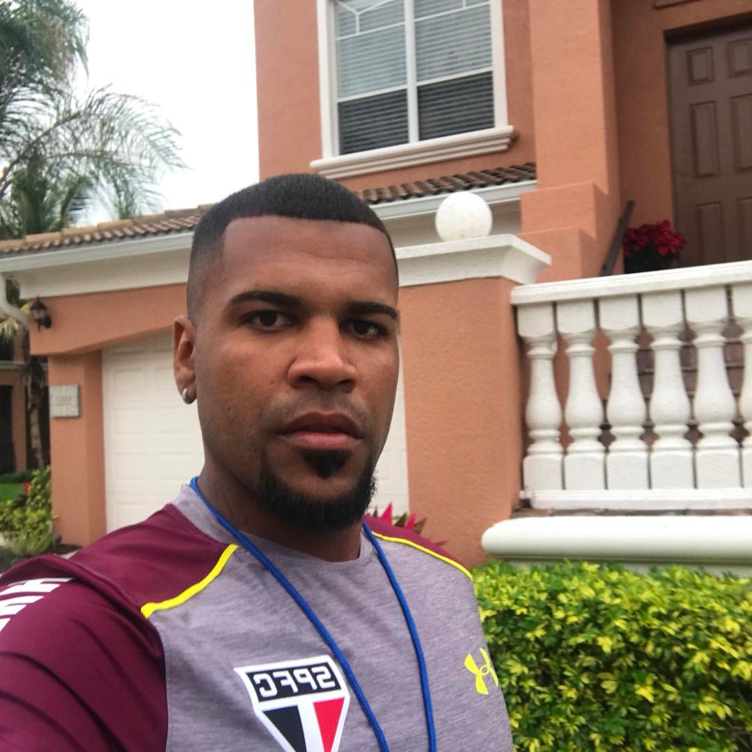 Zagueiro Breno sumiu após faturar fortuna na Justiça