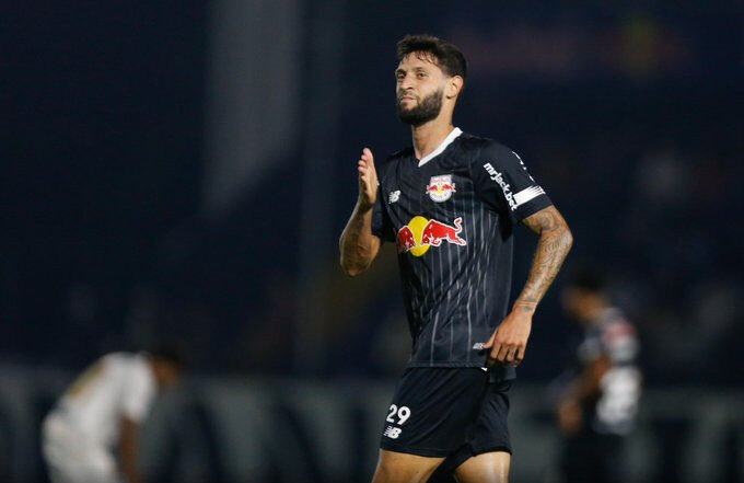 Bragantino aceita negociar Juninho Capixaba e troca por dois jogadores