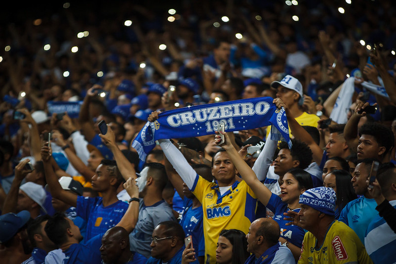 Guerra na Rússia faz zagueiro revelar interesse do Cruzeiro para 2025