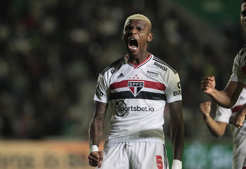 Zagueiro do São Paulo, Arboleda vem a público dizer onde vai atuar em 2025