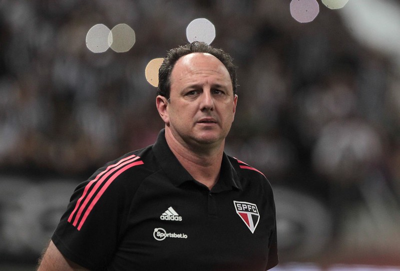 Reforço novinho em folha do São Paulo teve encontro inusitado com Rogério Ceni nesta terça (24)