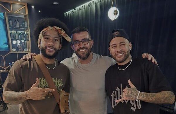 Memphis Depay revela chances de Neymar jogar no Corinthians ao seu lado