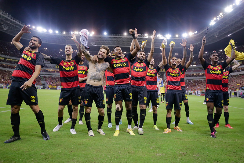 Lateral Rafinha assina com o Sport até o fim de 2027