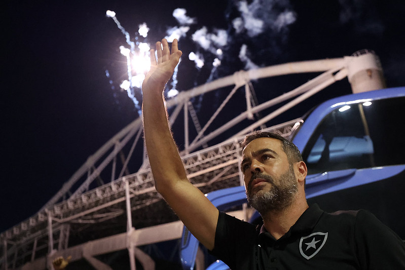 Ex-São Paulo aceita receber R$ 1 milhão mensal para treinar o Botafogo em 2025