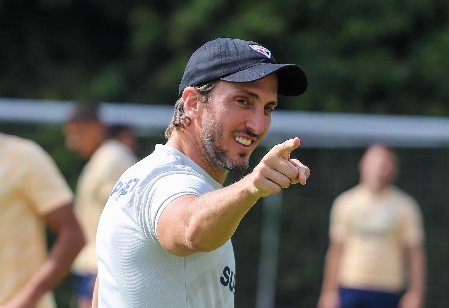 Hugo é aprovado por Zubeldía e vai se unir ao elenco do São Paulo