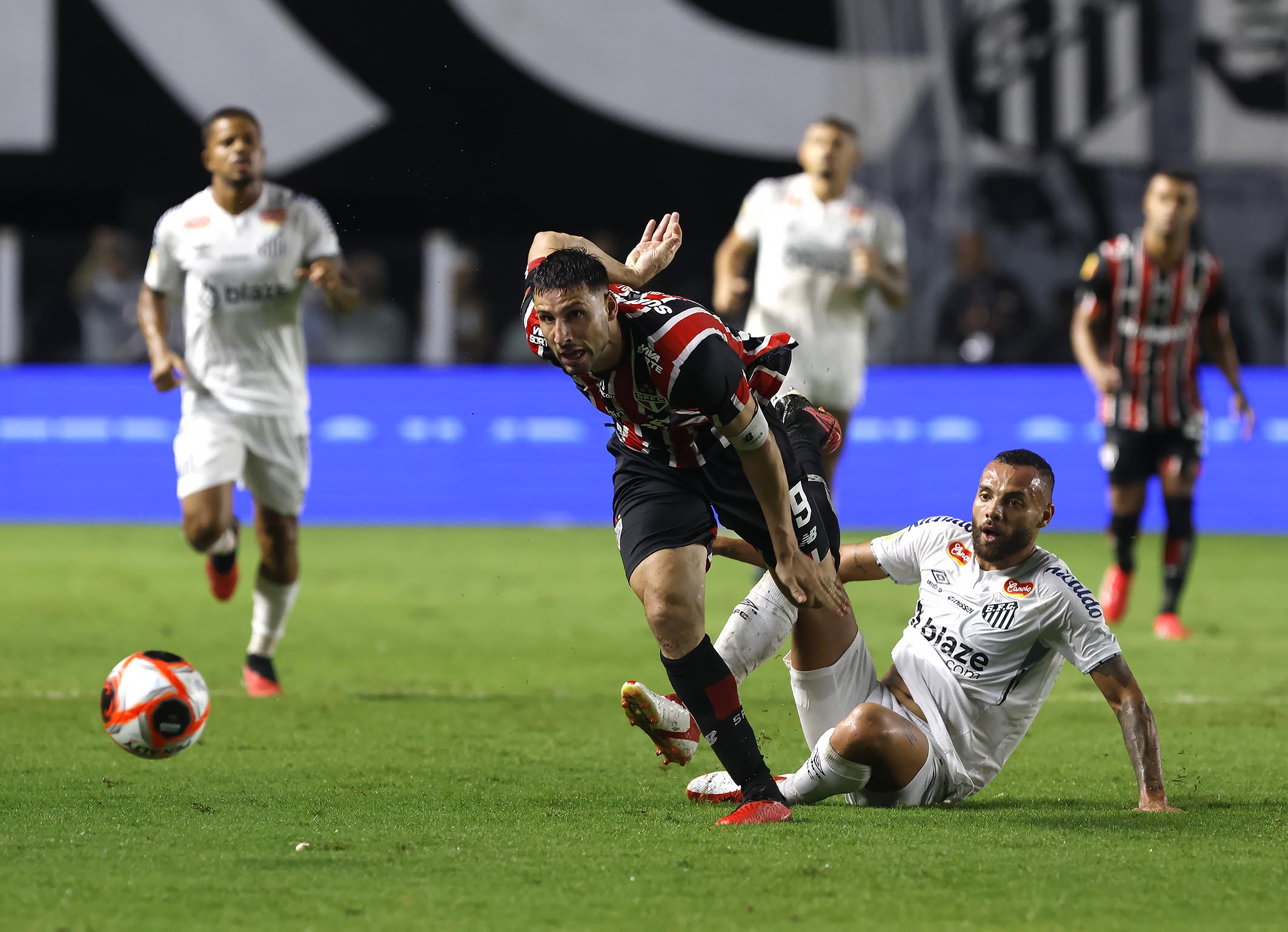 Jogo entre Santos x São Paulo será anulado após erros de arbitragem?