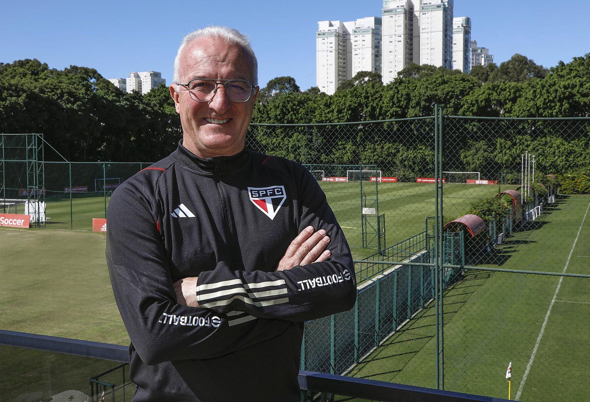 Sem ninguém esperar, Dorival Junior desembarcou e assinou com o São Paulo