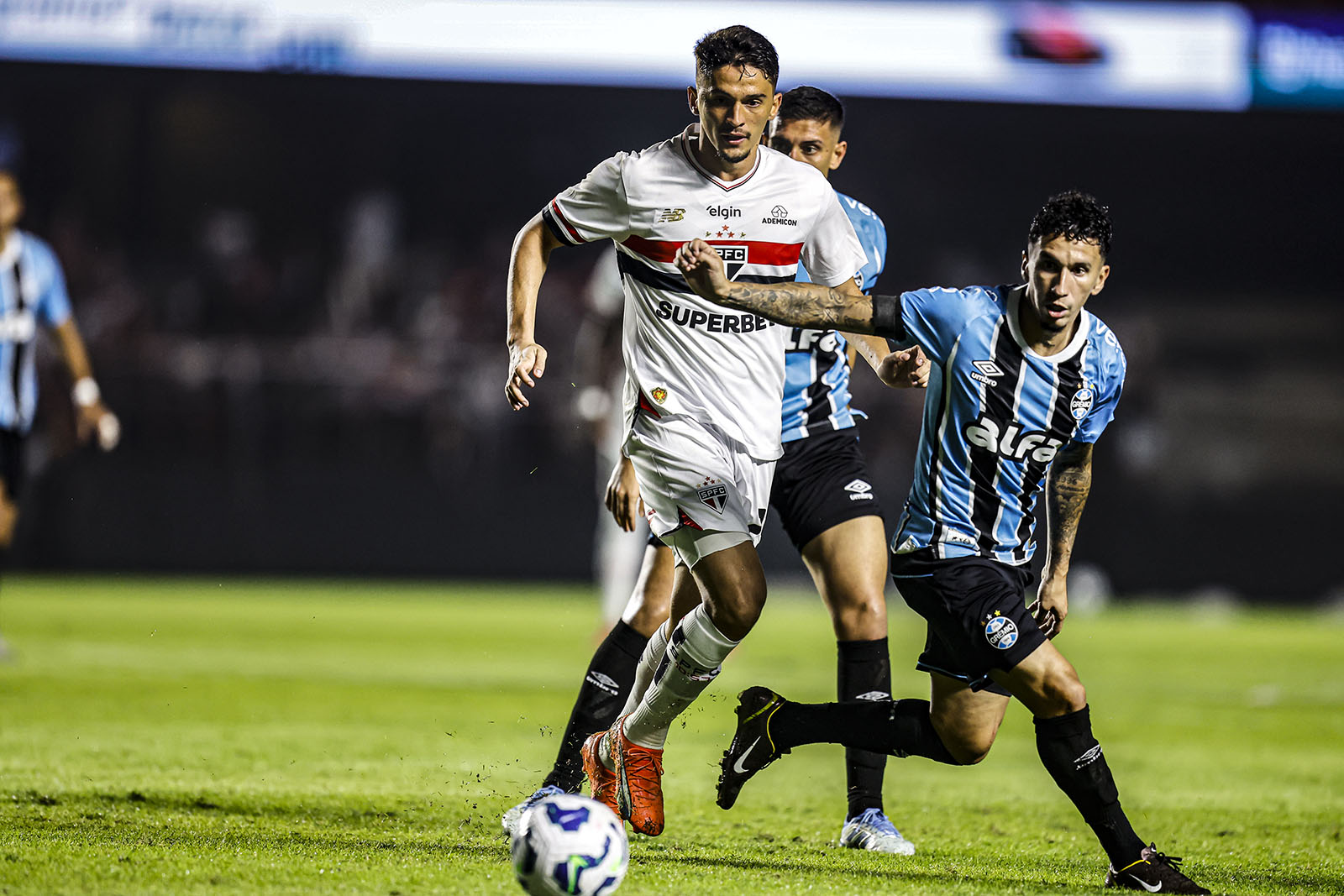 Áudio do VAR aumenta polêmica sobre lance em São Paulo X Grêmio