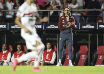 Zubeldía repete feito negativo, e técnico está FORA do São Paulo