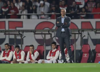 Crespo está coçando a cabeça para resolver grande problema no São Paulo