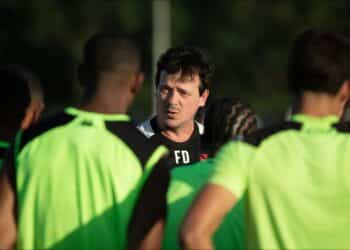 Fernando Diniz causa influência e Vasco arma chapéu no São Paulo