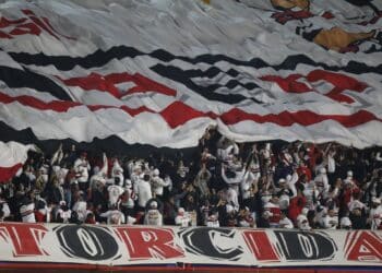 São Paulo age primeiro e assina com mais dois reforços