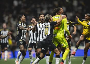 Enquanto São Paulo tenta zagueiro do Cruzeiro, Atlético-MG contrata defensor do Tricolor