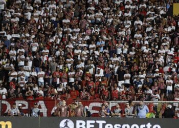 Só deixou o São Paulo e agora está gastando a bola na América do Sul