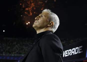 Crespo encerra ciclo no São Paulo logo após jogo contra o Nacional