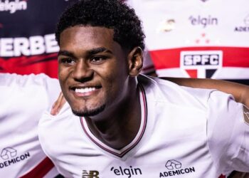 Lucas Ferreira puxou a fila e atacante também deixou o São Paulo