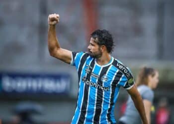 Logo após ser oferecido, Diego Costa pode assinar com o São Paulo de graça