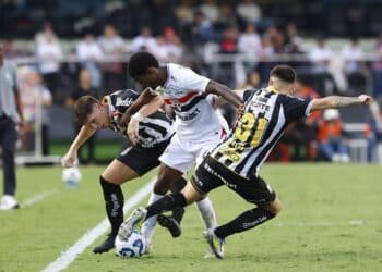 Trocou o São Paulo por rival e agora está longe dos gramados
