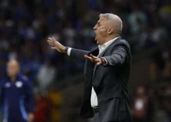 Crespo está chorando de tristeza enquanto Botafogo pula de alegria com essa informação