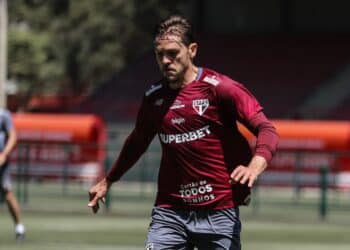 Rafael Tolói mal voltou ao São Paulo e nova lesão já fará Crespo mexer no time
