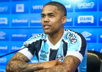 150% confirmado: Douglas Costa pode assinar com o São Paulo de graça