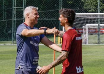 O brilho no olhar de Crespo ao encontrar esse reforço chegando no São Paulo