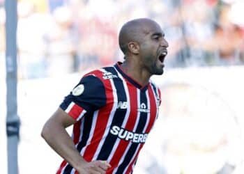 Lucas Moura está virado só em dente e comemora retorno no São Paulo