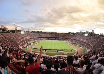 Brasilerão nem acabou e São Paulo define saída de meio-campista com salário de gênio