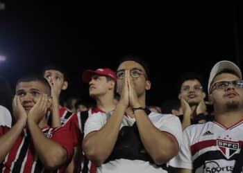 Brasilerão nem acabou e São Paulo define saída de meio-campista com salário de gênio