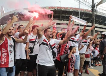 Brasilerão nem acabou e São Paulo define saída de meio-campista com salário de gênio