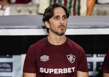 Salário de Zubeldía no Fluminense vai te fazer cair da cadeira
