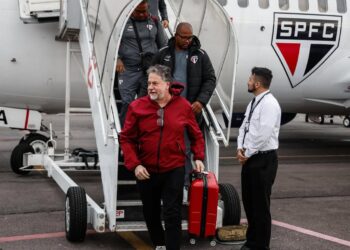 São Paulo manda comprar passagem e quatro promessas da base deixam o clube