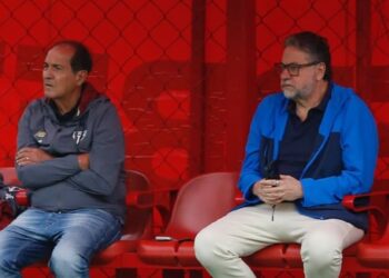 São Paulo manda comprar passagem e quatro promessas da base deixam o clube