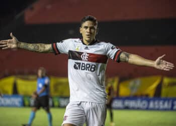 Por R$ 92 milhões, Pedro se despede de Filipe Luís e deixa o Flamengo