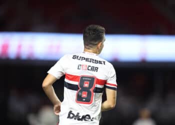 Logo após saída de Oscar, São Paulo já tem contrato de gaveta com meia