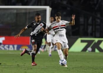 Sem avisar a ninguém, São Paulo renova contrato por mais um ano